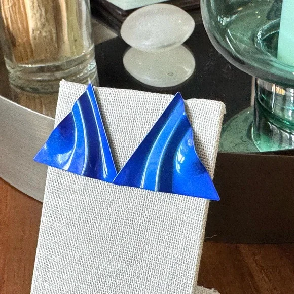 Vintage Blue Metal Triangle Wave Earrings - Picture 4 of 7